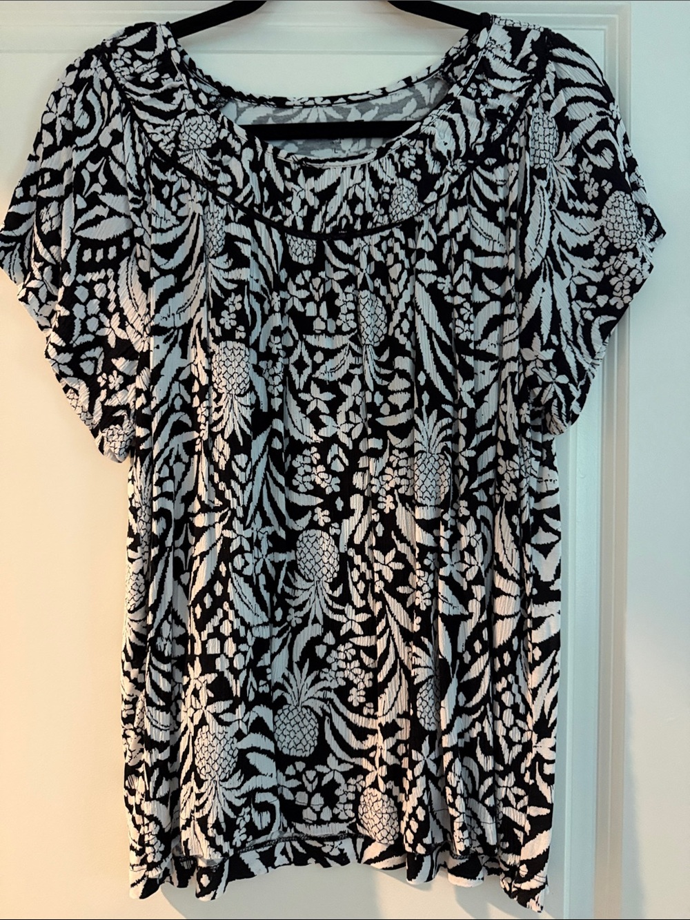 Loft Black & White Floral Short-Sleeve Women’s Top